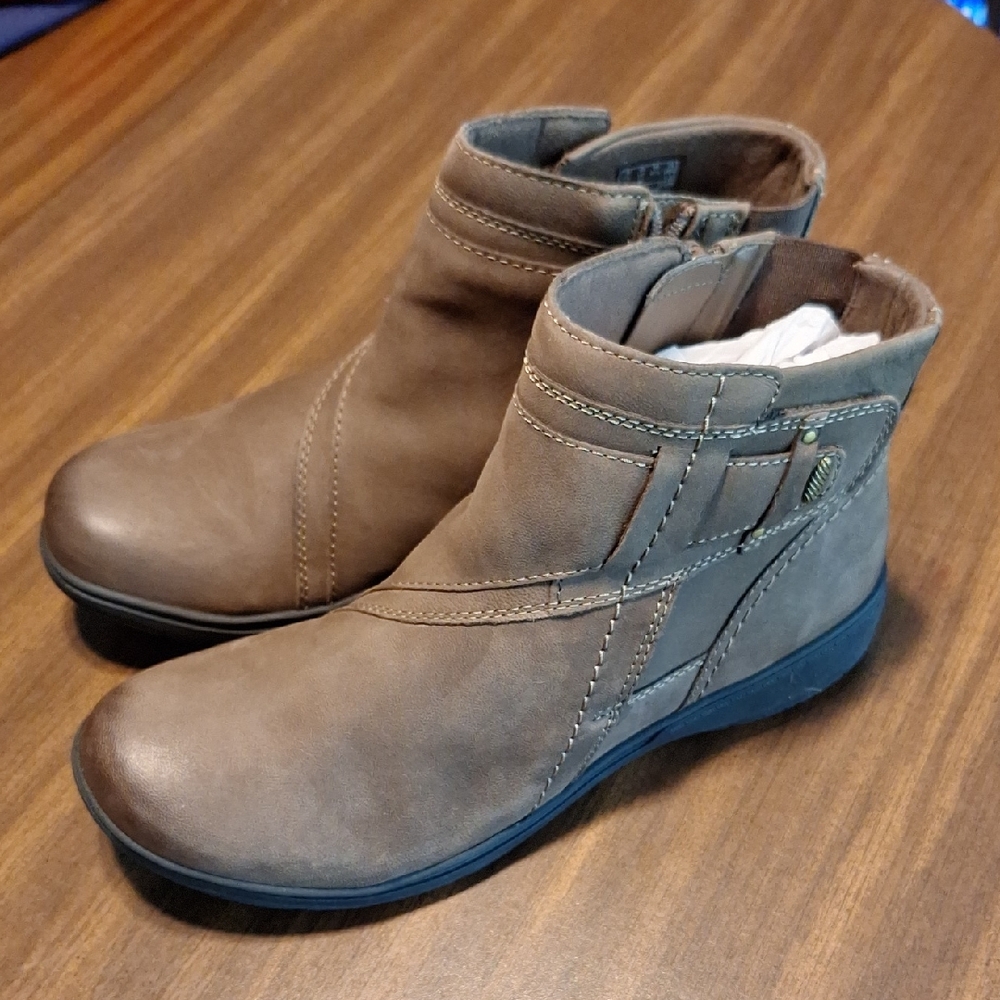 Clarks Carleigh Style Mushroom Nubuck Leather Ankle Boots